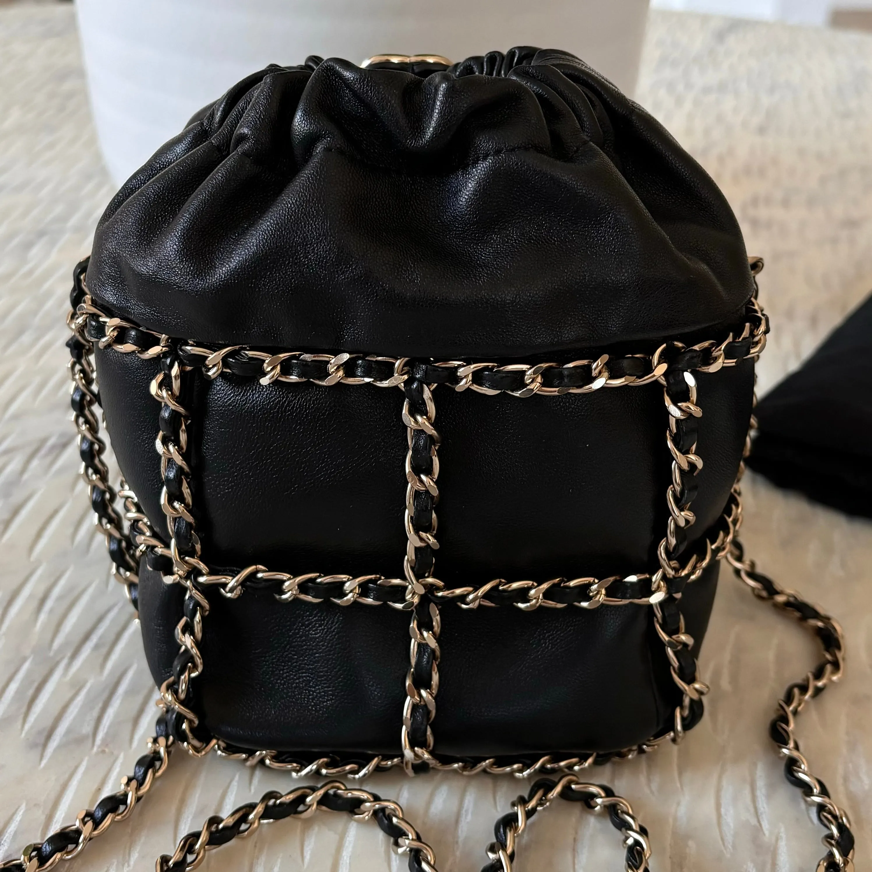 Chanel 2019/20 BLACK LEATHER CHAIN DETAILED BUCKET BAG