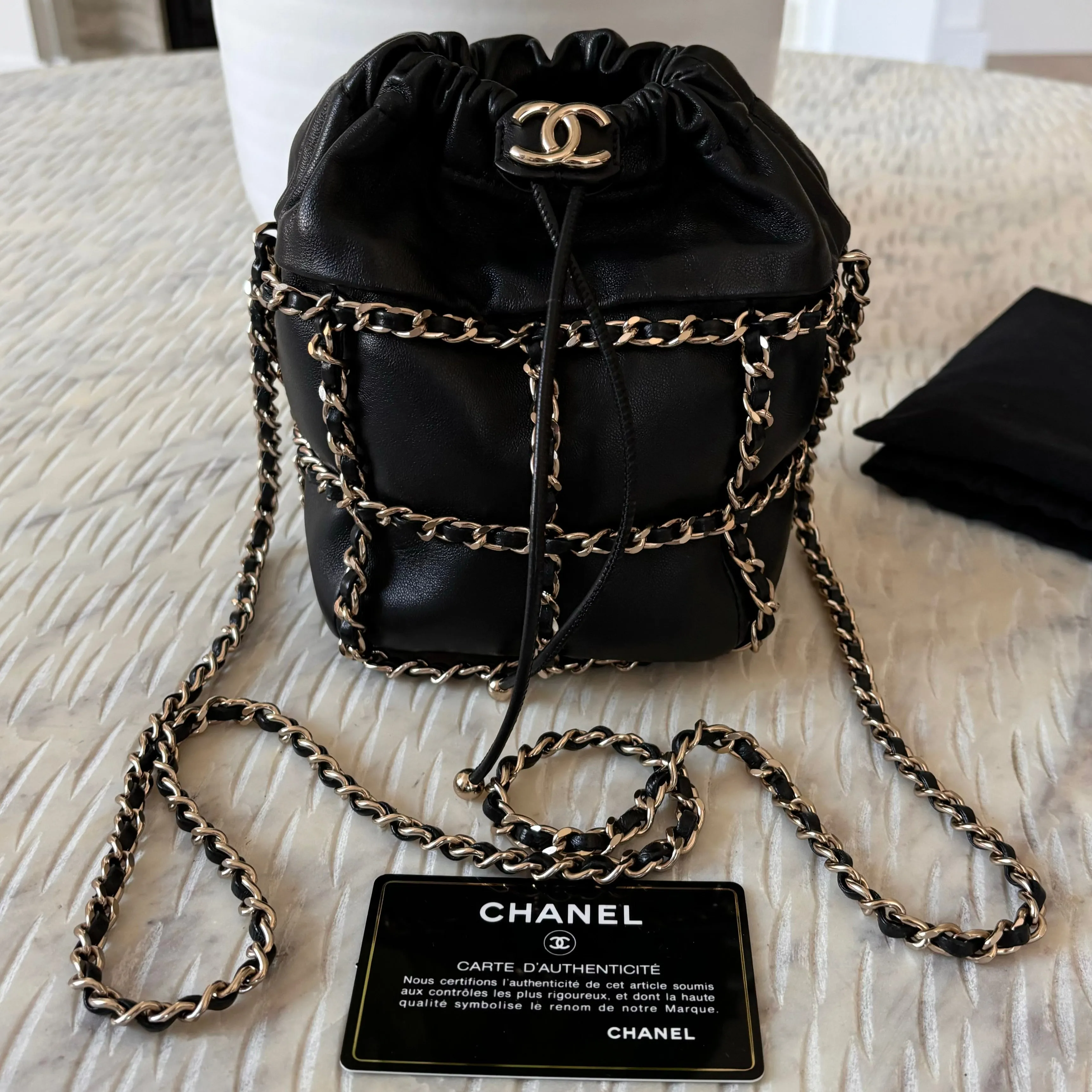 Chanel 2019/20 BLACK LEATHER CHAIN DETAILED BUCKET BAG