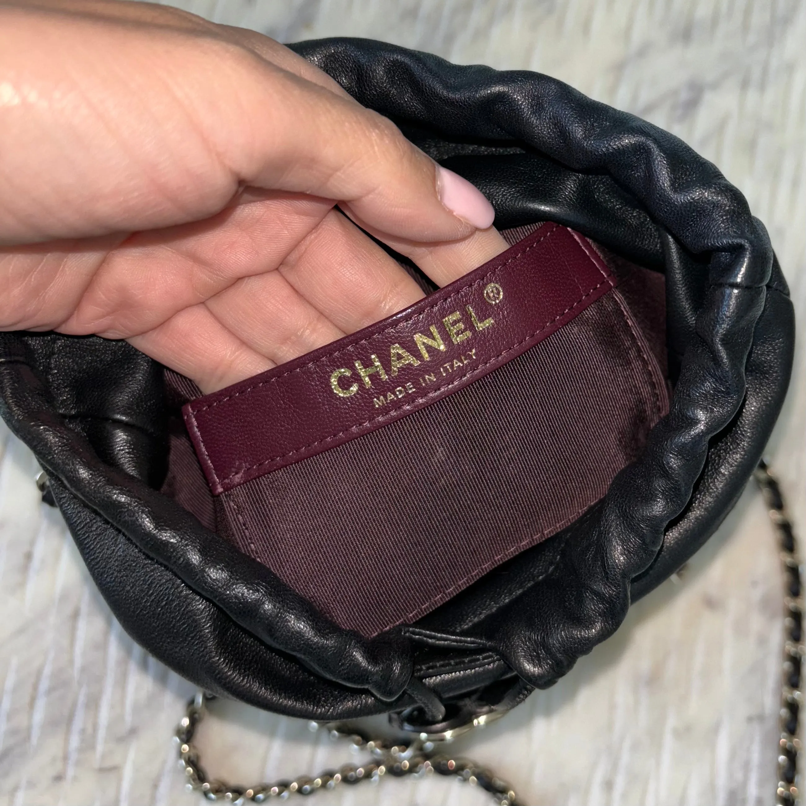 Chanel 2019/20 BLACK LEATHER CHAIN DETAILED BUCKET BAG