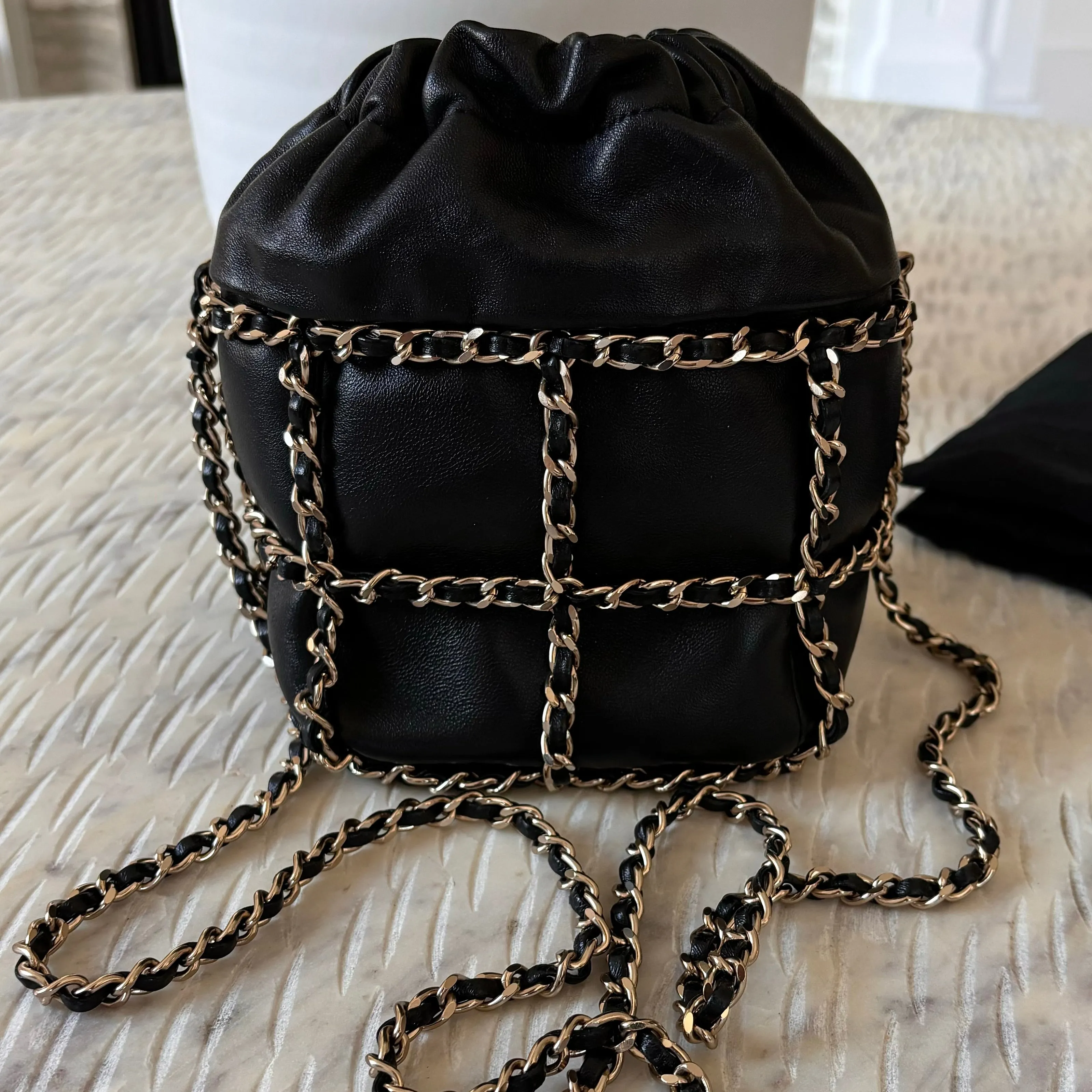 Chanel 2019/20 BLACK LEATHER CHAIN DETAILED BUCKET BAG