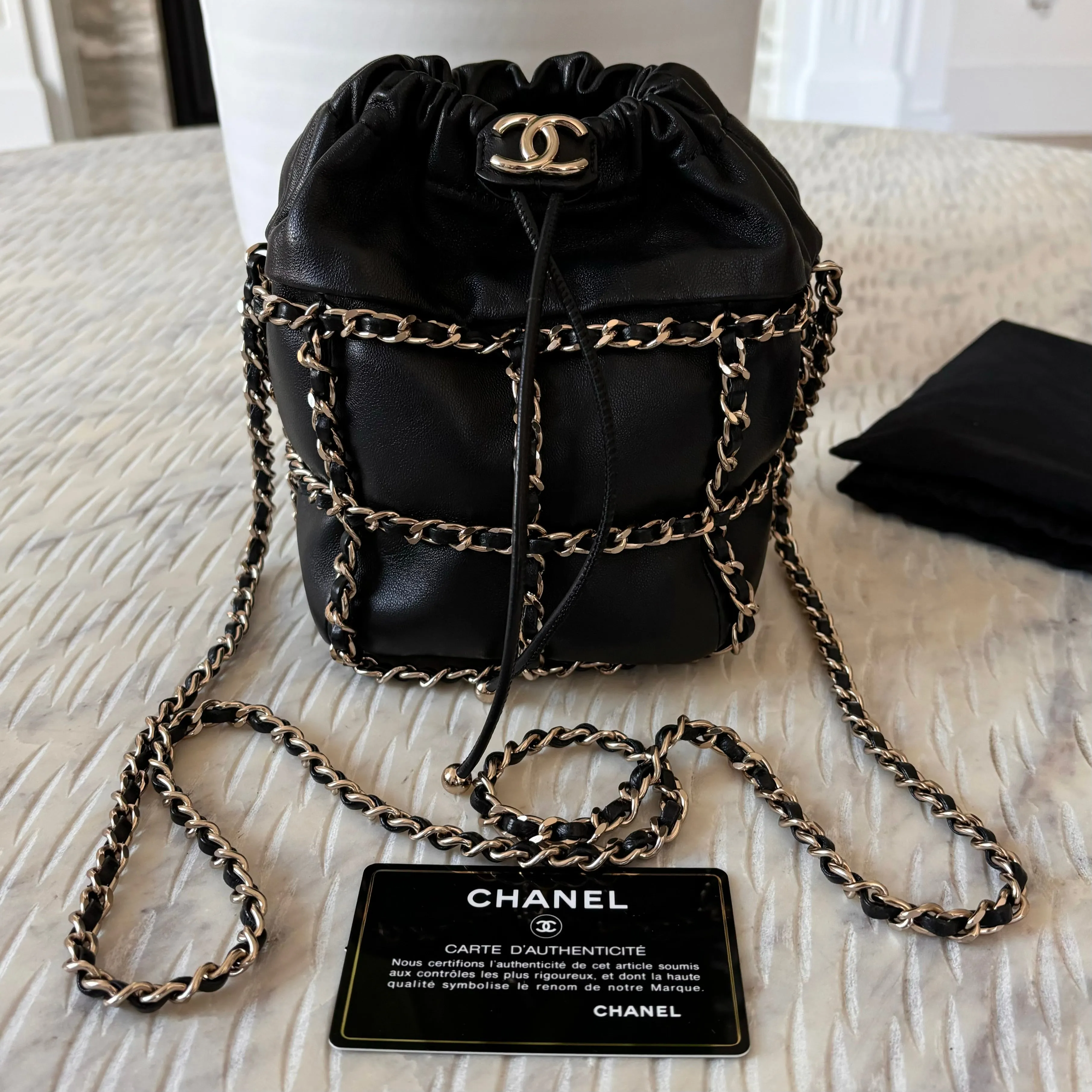 Chanel 2019/20 BLACK LEATHER CHAIN DETAILED BUCKET BAG