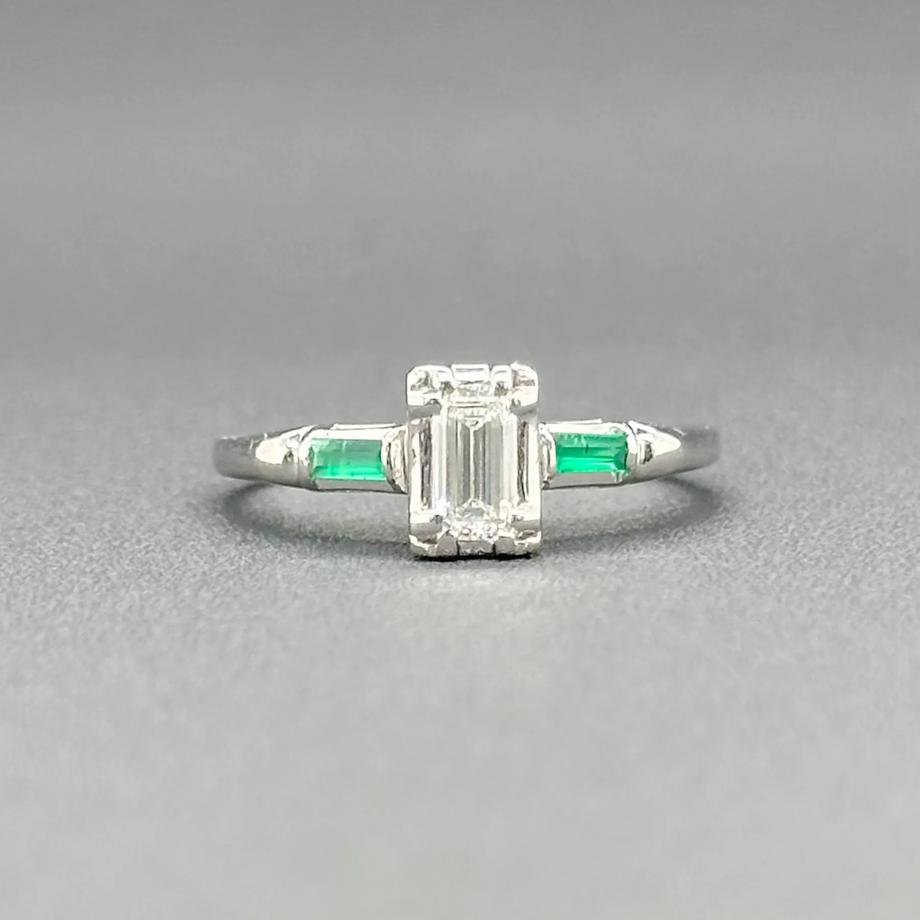 Estate 14K W Gold 0.35ct G/VS1 Diamond & 0.06ctw Emerald Engagement Ring