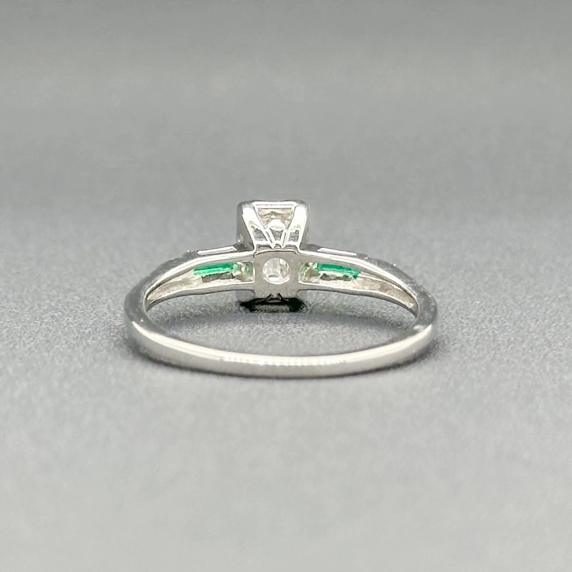 Estate 14K W Gold 0.35ct G/VS1 Diamond & 0.06ctw Emerald Engagement Ring