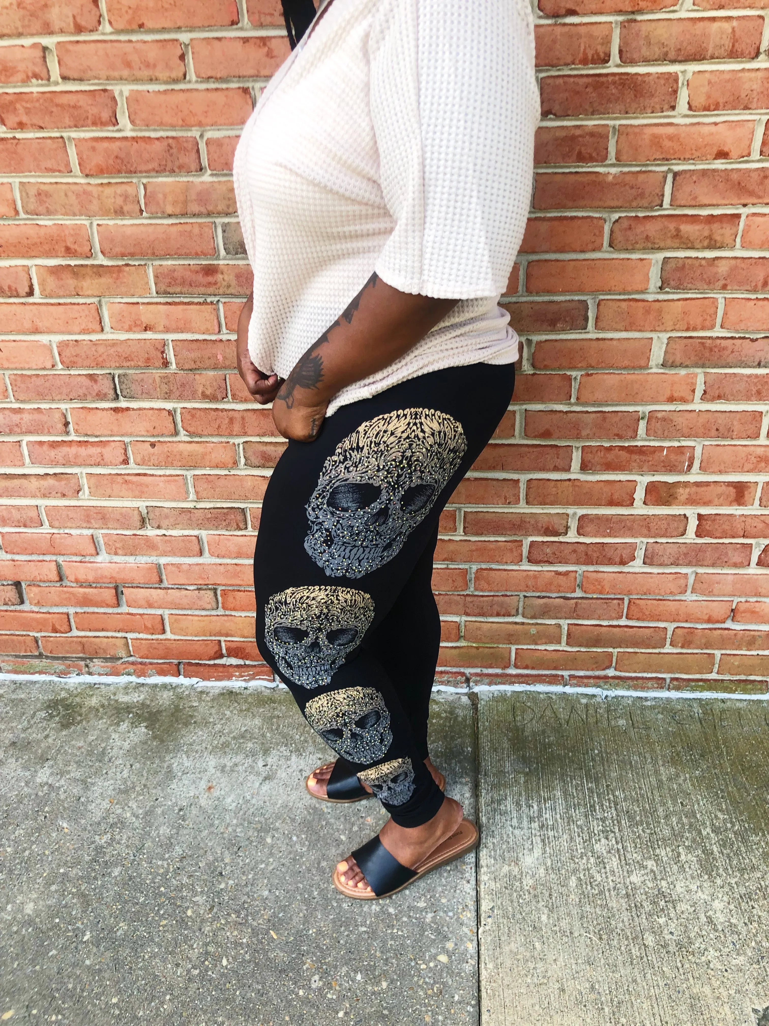 #K675 Skulls By Your Side Leggings