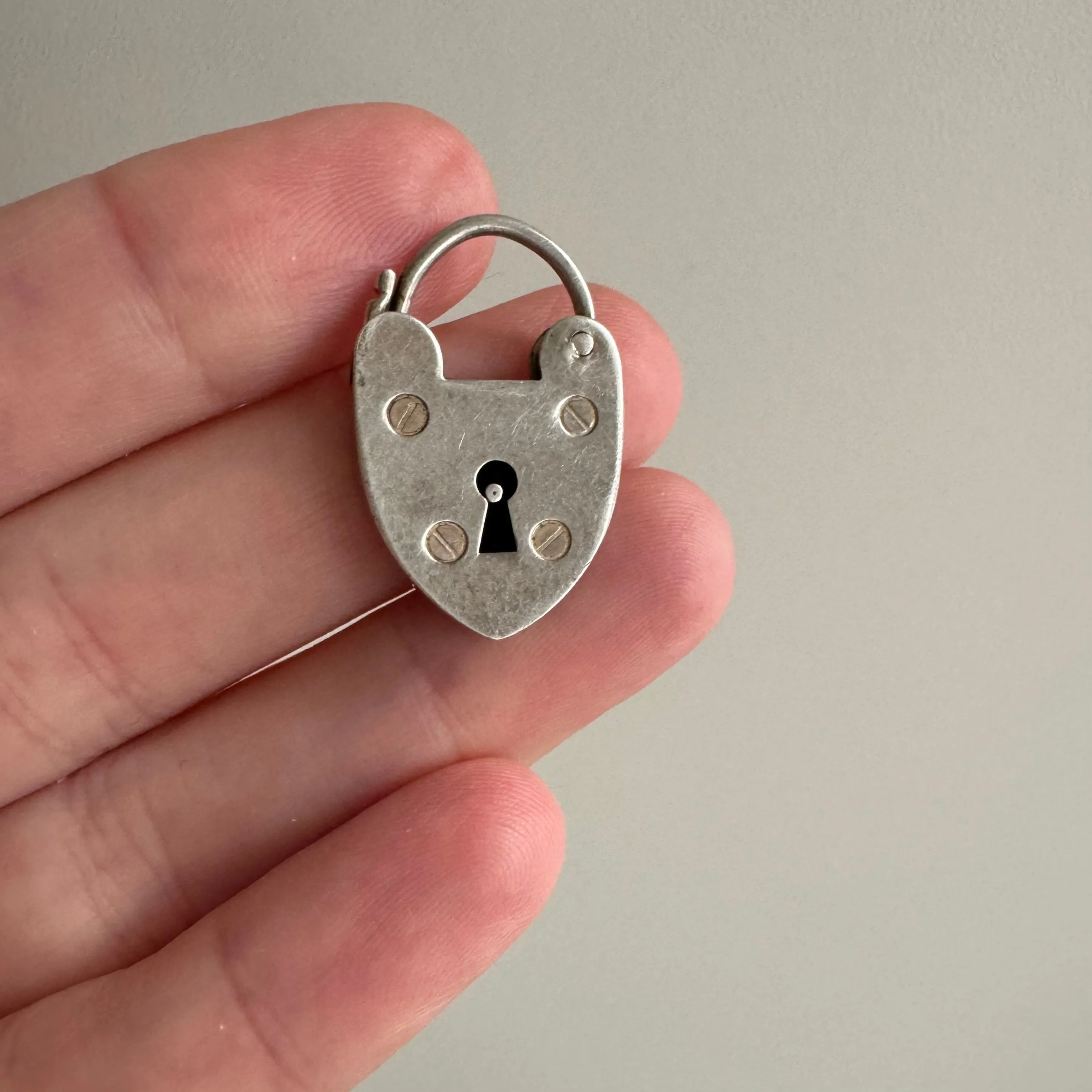 V I N T A G E // functional love / large sterling silver heart padlock / a charm or clasp / 25mm