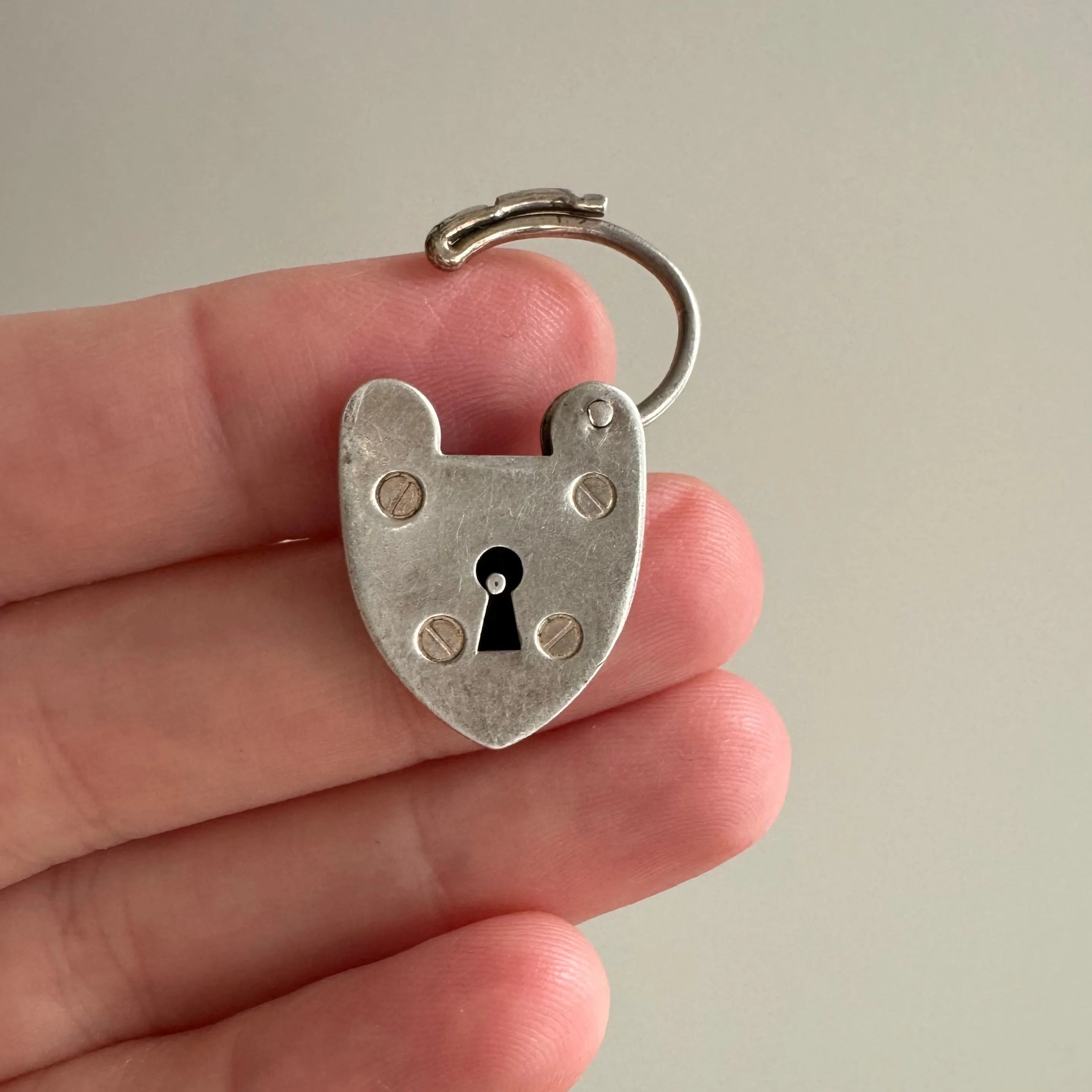 V I N T A G E // functional love / large sterling silver heart padlock / a charm or clasp / 25mm