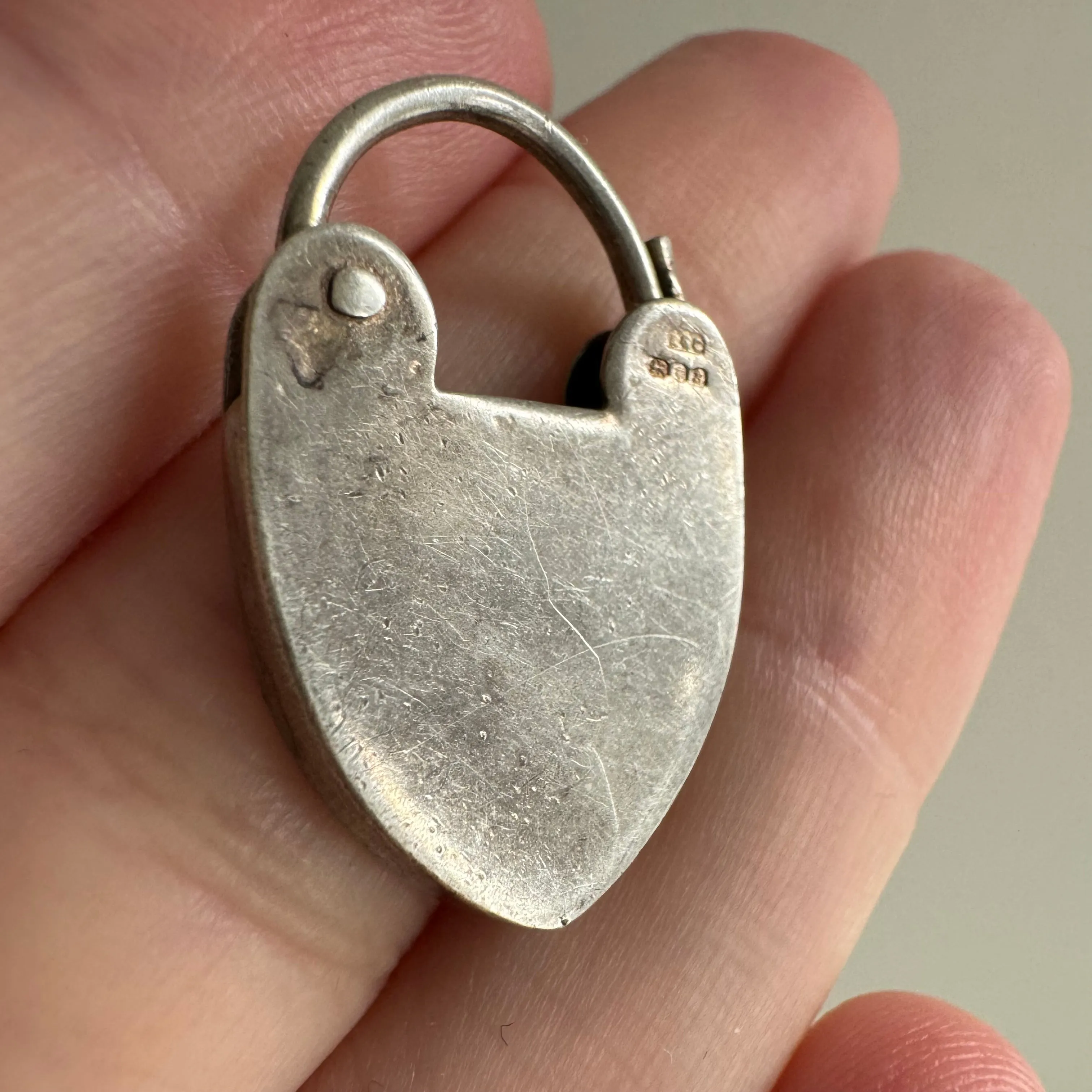 V I N T A G E // functional love / large sterling silver heart padlock / a charm or clasp / 25mm